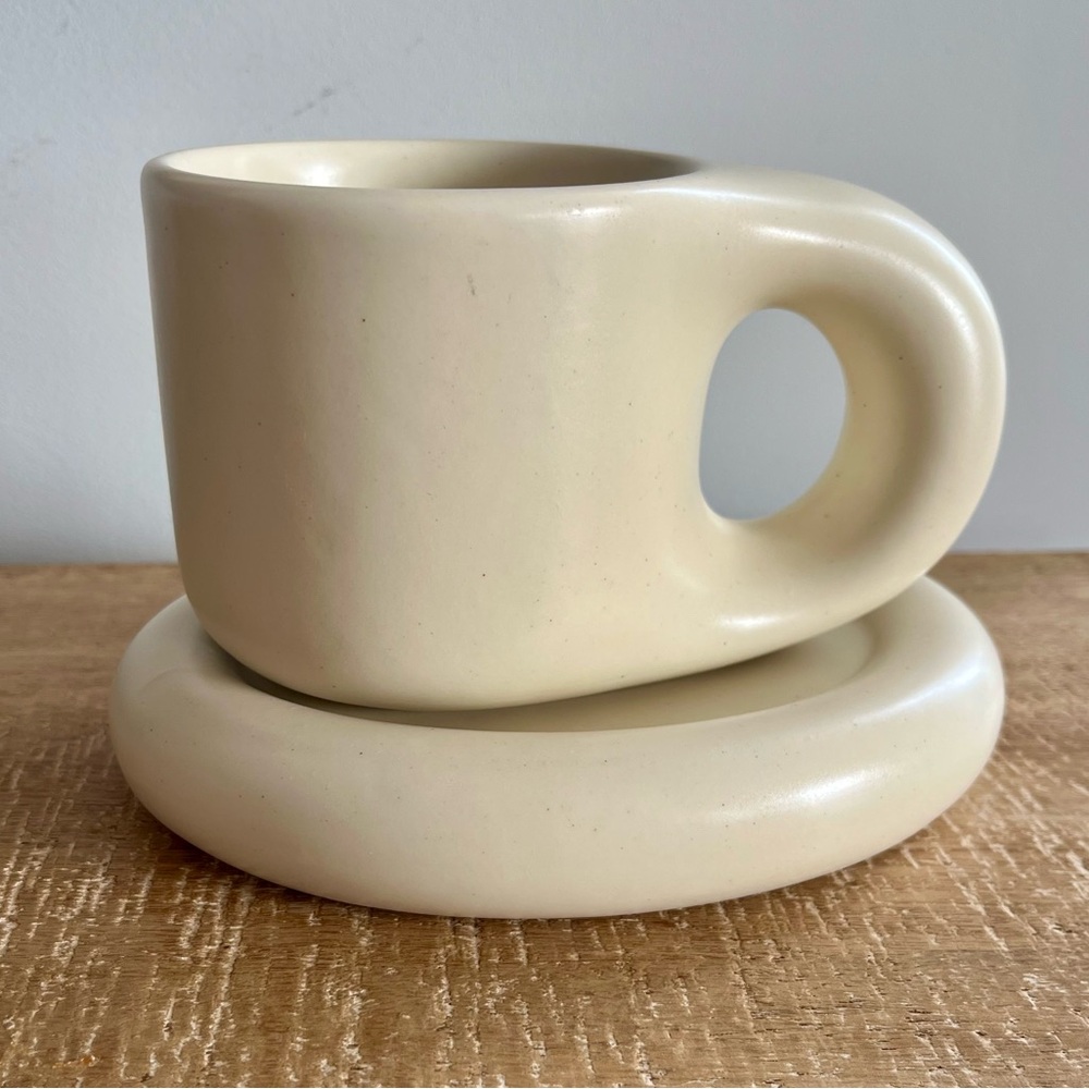 CHUBBY PUFFY CERAMIC  MUG & SAUCER